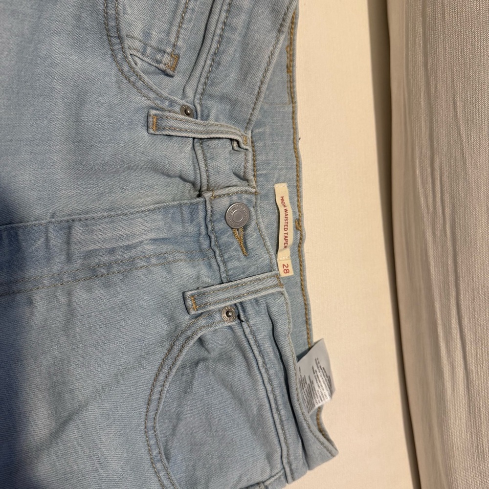 Levi's Light Wash Tapered Jeans - Picture 4 of 5